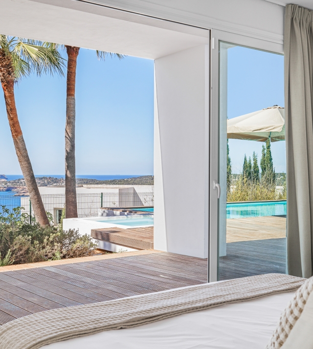 Resa Estates villa te koop sale Ibiza tourist license vergunning modern bedroom and terrace.jpg